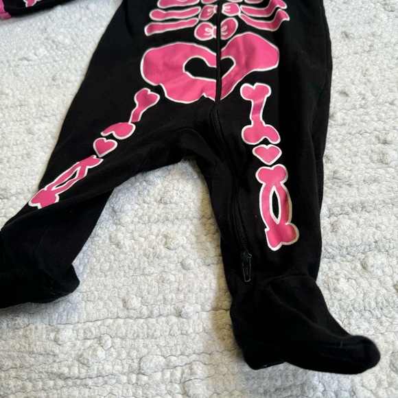 baby girl infant skeleton onesie PJ footed black hot pink heart 3-6mo 100%cotton - Picture 2 of 6